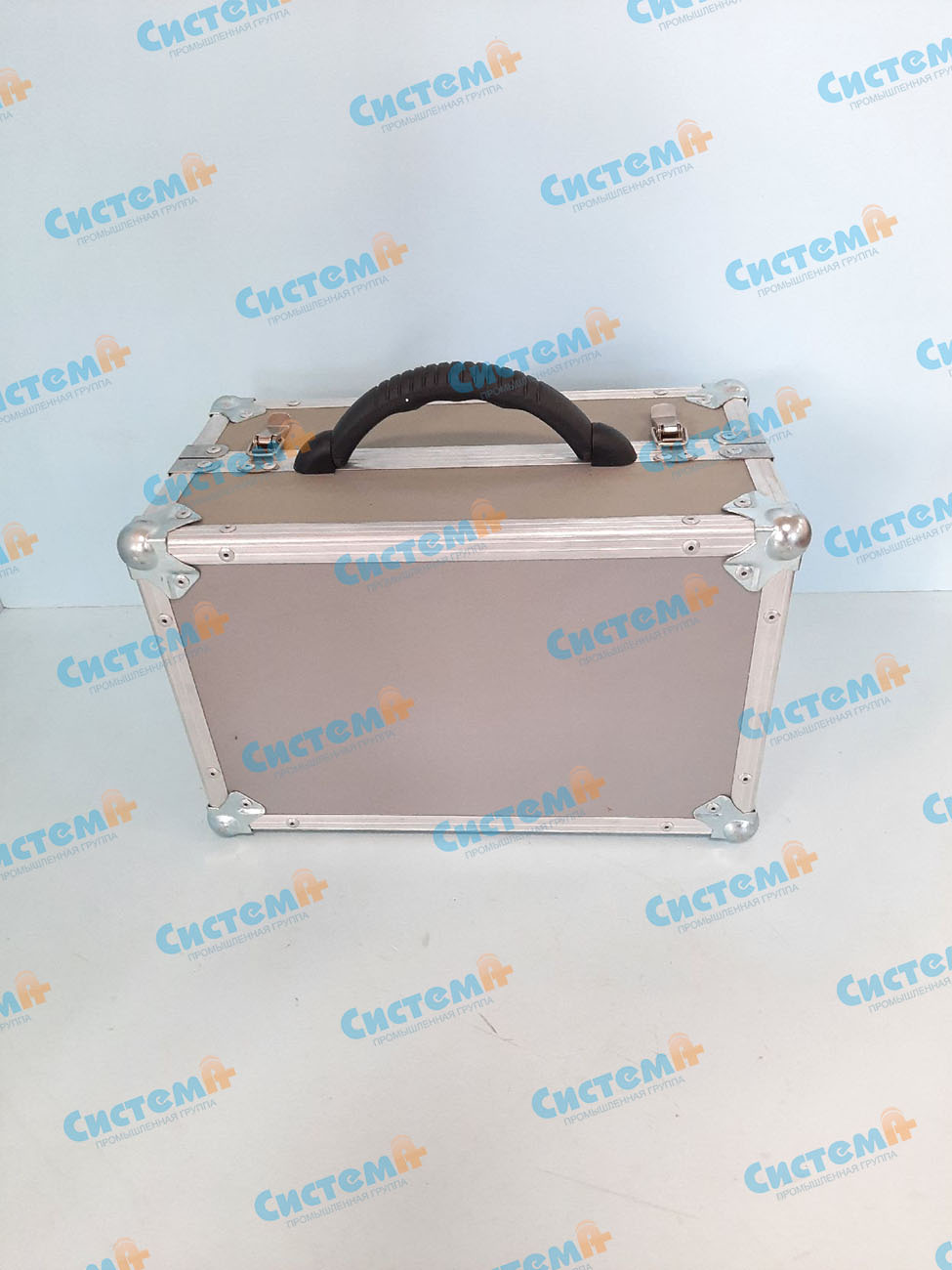 Металлический кейс с ложементом из НПЭ Металлический кейс с ложементом из НПЭ